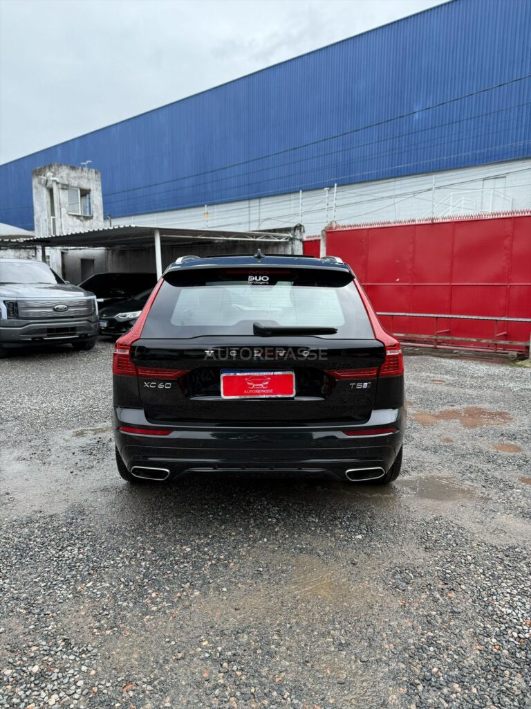VOLVO XC60 T5 R-DESIGN 2.0 AWD 2018/2018 (BLINDADO)