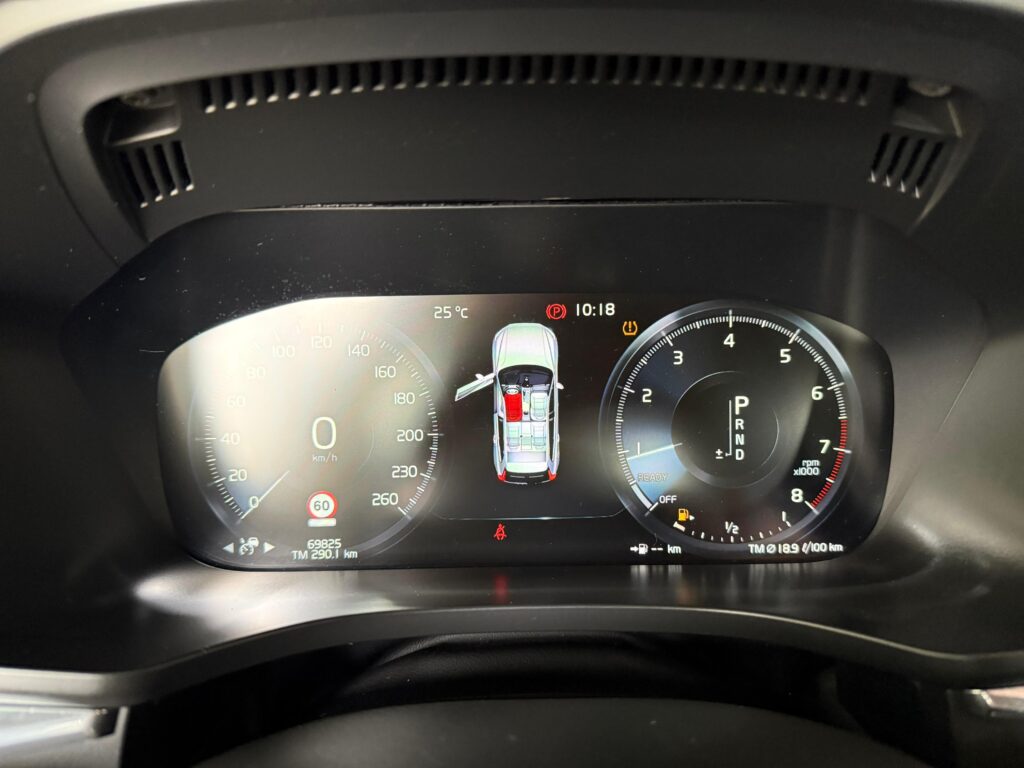 VOLVO XC60 T5 R-DESIGN 2.0 AWD 2018/2018 (BLINDADO)