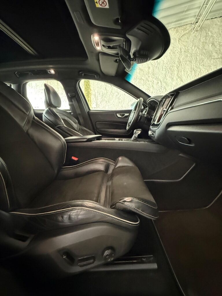 VOLVO XC60 T5 R-DESIGN 2.0 AWD 2018/2018 (BLINDADO)