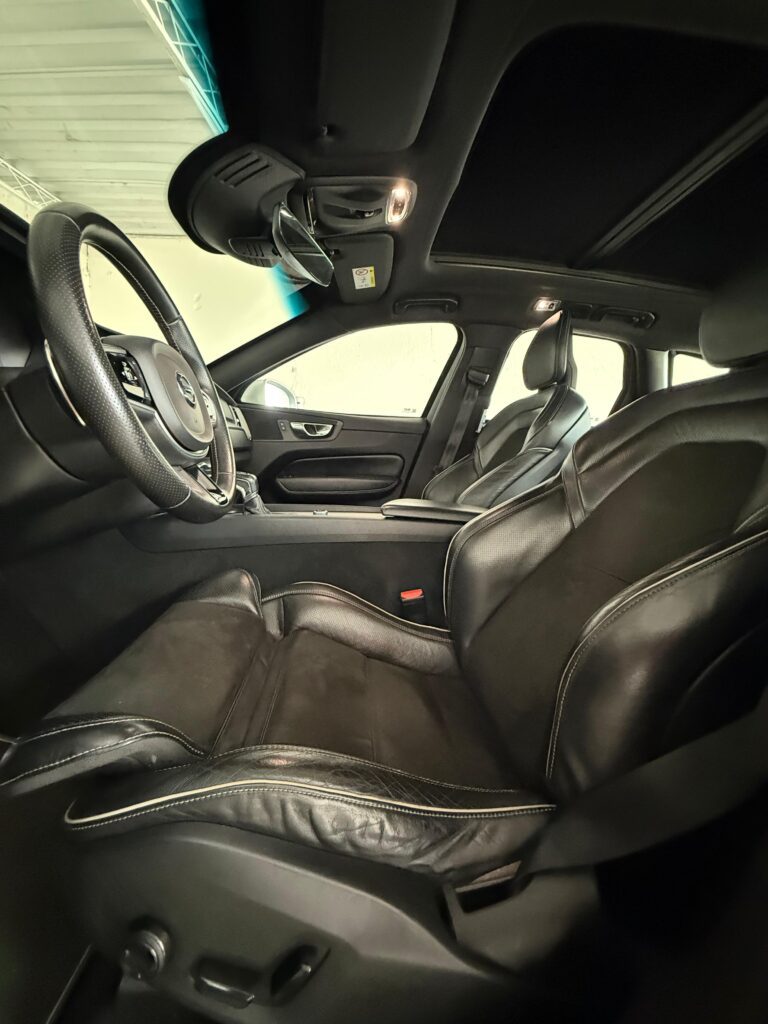 VOLVO XC60 T5 R-DESIGN 2.0 AWD 2018/2018 (BLINDADO)