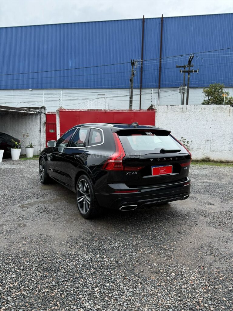 VOLVO XC60 T5 R-DESIGN 2.0 AWD 2018/2018 (BLINDADO)