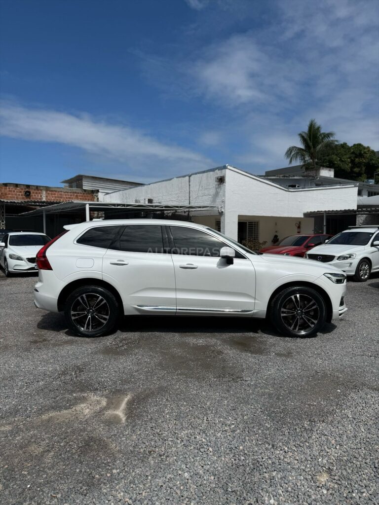 VOLVO XC60 T8 MOMENTUM 2.0 AWD 2021/2021