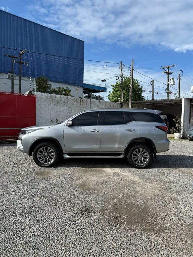 TOYOTA HILUX SW4 SRX 2.8 TDI 4x4 2023/2023 (BLINDADO)