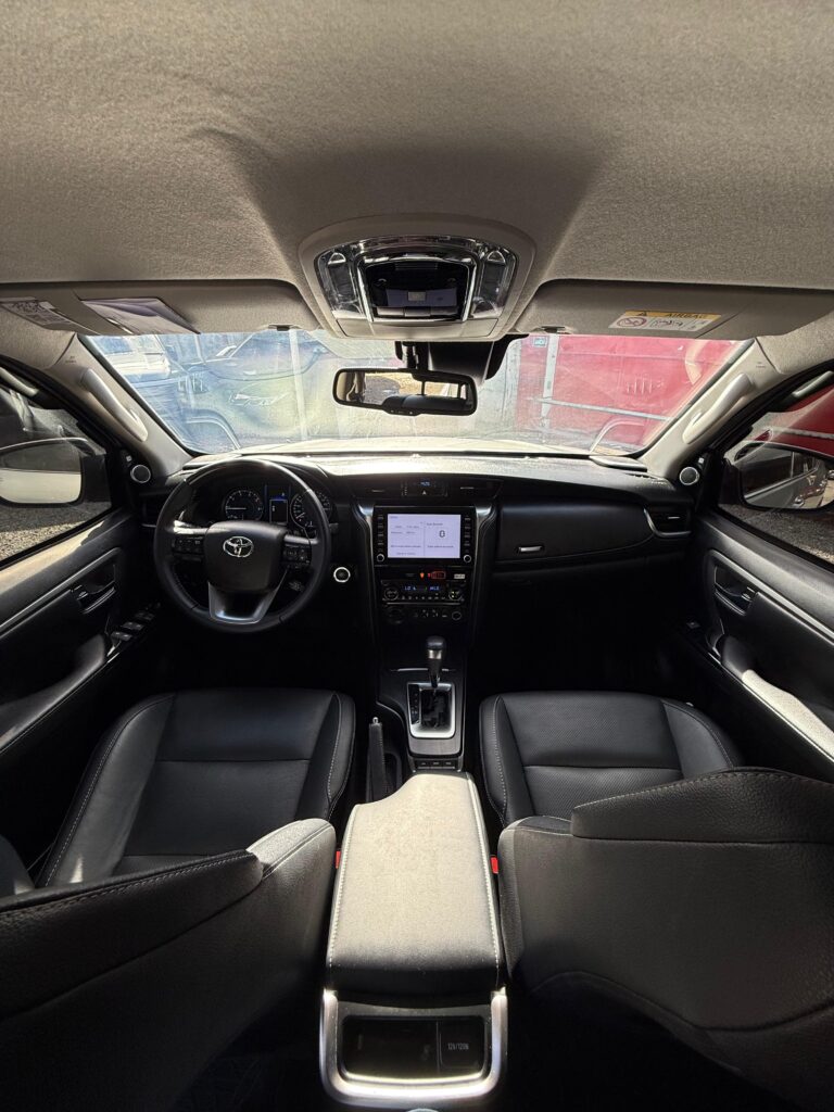TOYOTA HILUX SW4 SRX 2.8 TDI 4x4 2023/2023 (BLINDADO)