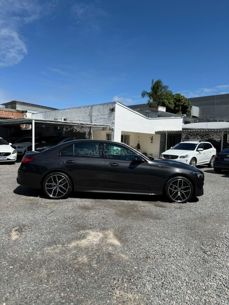MERCEDES-BENZ C300 AMG LINE 2.0 2023/2024
