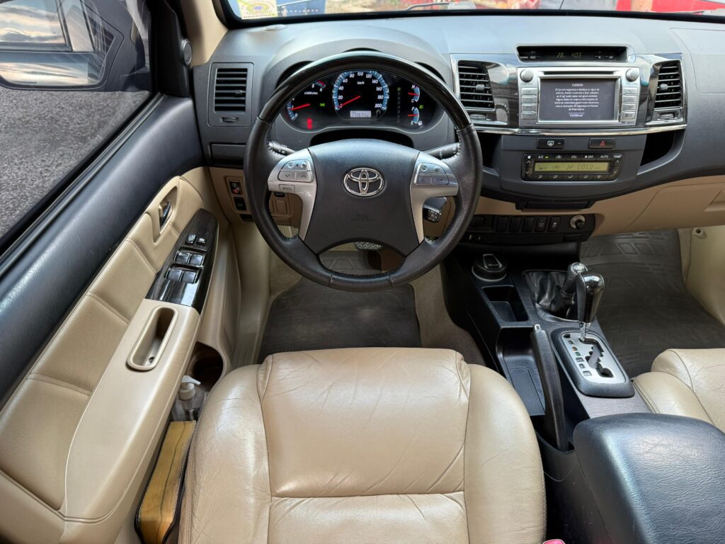 TOYOTA HILUX SW4 SRV 3.0 TDI 4x4 2013/2014