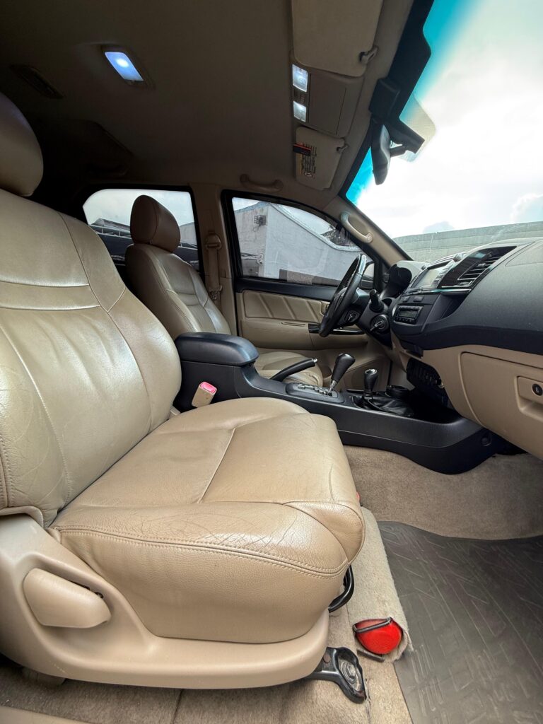 TOYOTA HILUX SW4 SRV 3.0 TDI 4x4 2013/2014