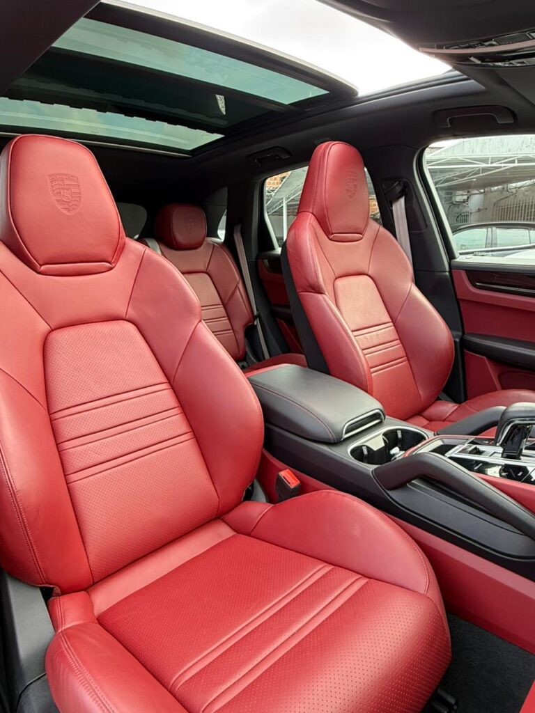 PORSCHE CAYENNE PLATINUM EDITION 2022/2023