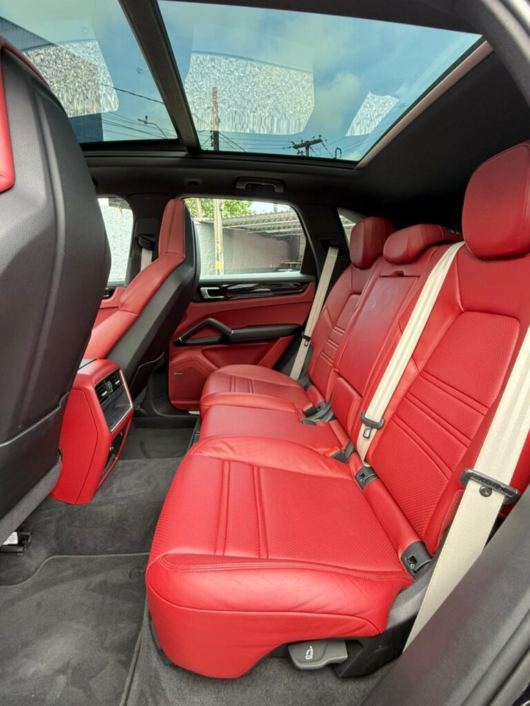 PORSCHE CAYENNE PLATINUM EDITION 2022/2023