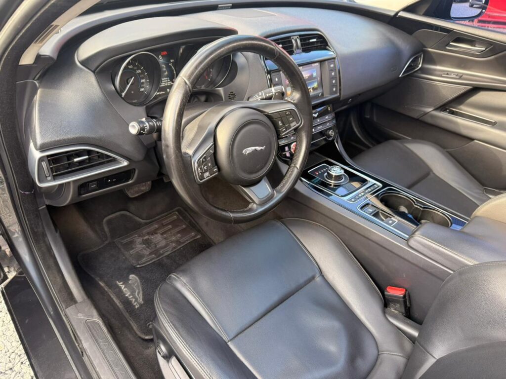 JAGUAR XE PURE 2.0 TURBO 2016/2017