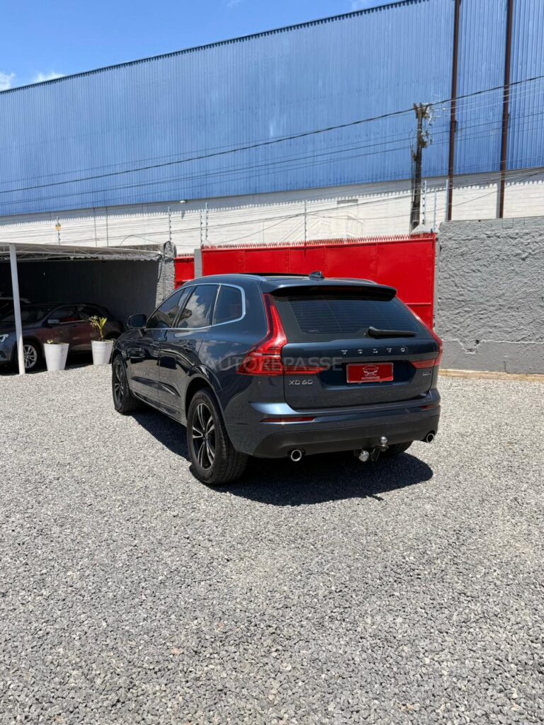 VOLVO XC60 D5 MOMENTUM 2.0 AWD 2020/2021