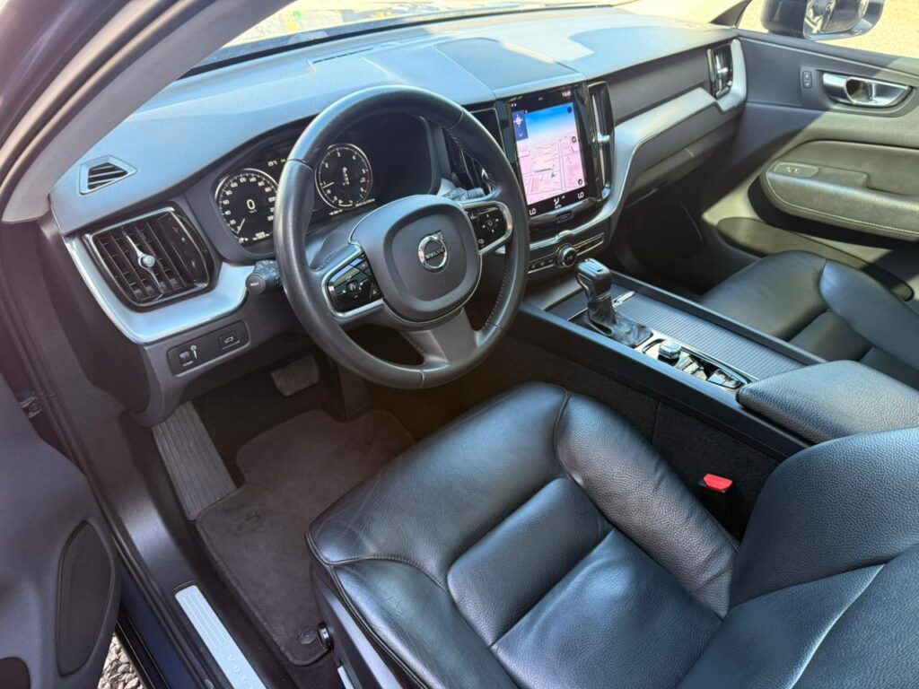 VOLVO XC60 D5 MOMENTUM 2.0 AWD 2020/2021