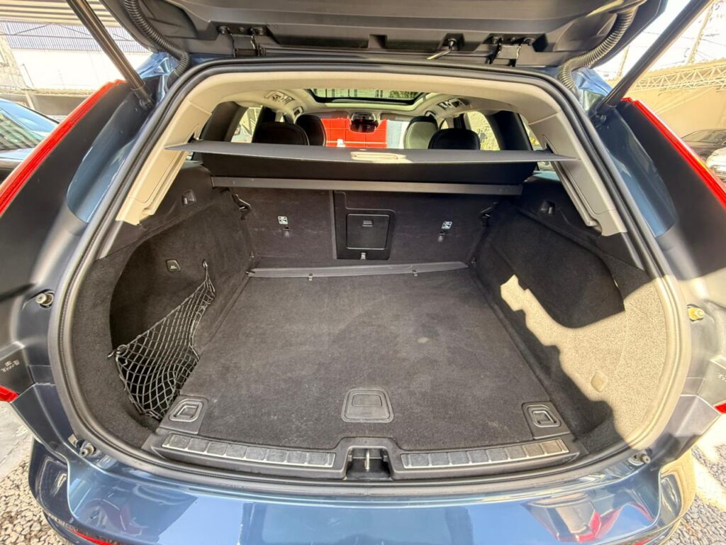 VOLVO XC60 D5 MOMENTUM 2.0 AWD 2020/2021