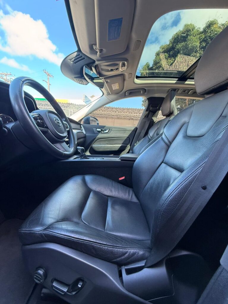 VOLVO XC60 D5 MOMENTUM 2.0 AWD 2020/2021