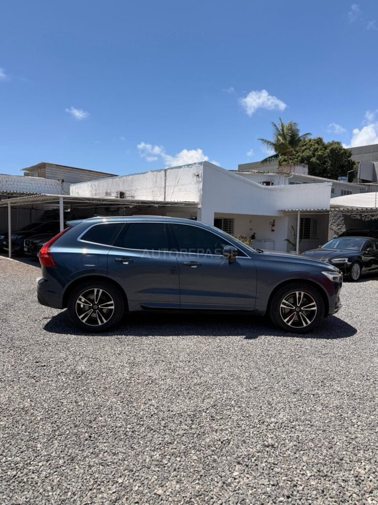 VOLVO XC60 D5 MOMENTUM 2.0 AWD 2020/2021