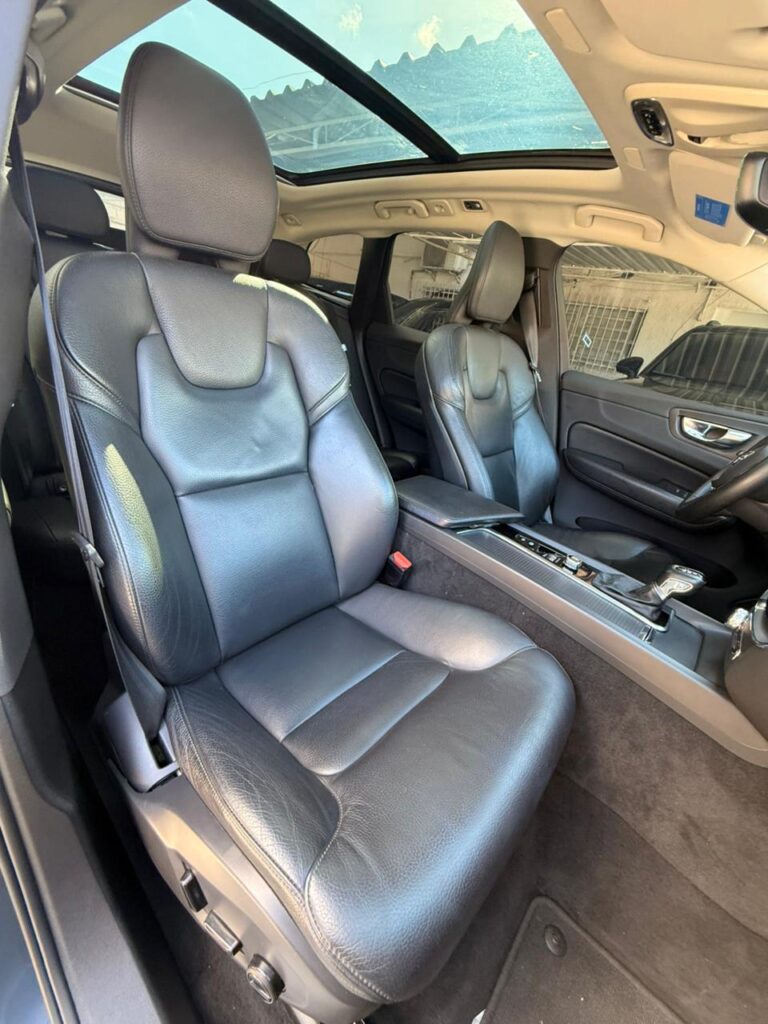 VOLVO XC60 D5 MOMENTUM 2.0 AWD 2020/2021