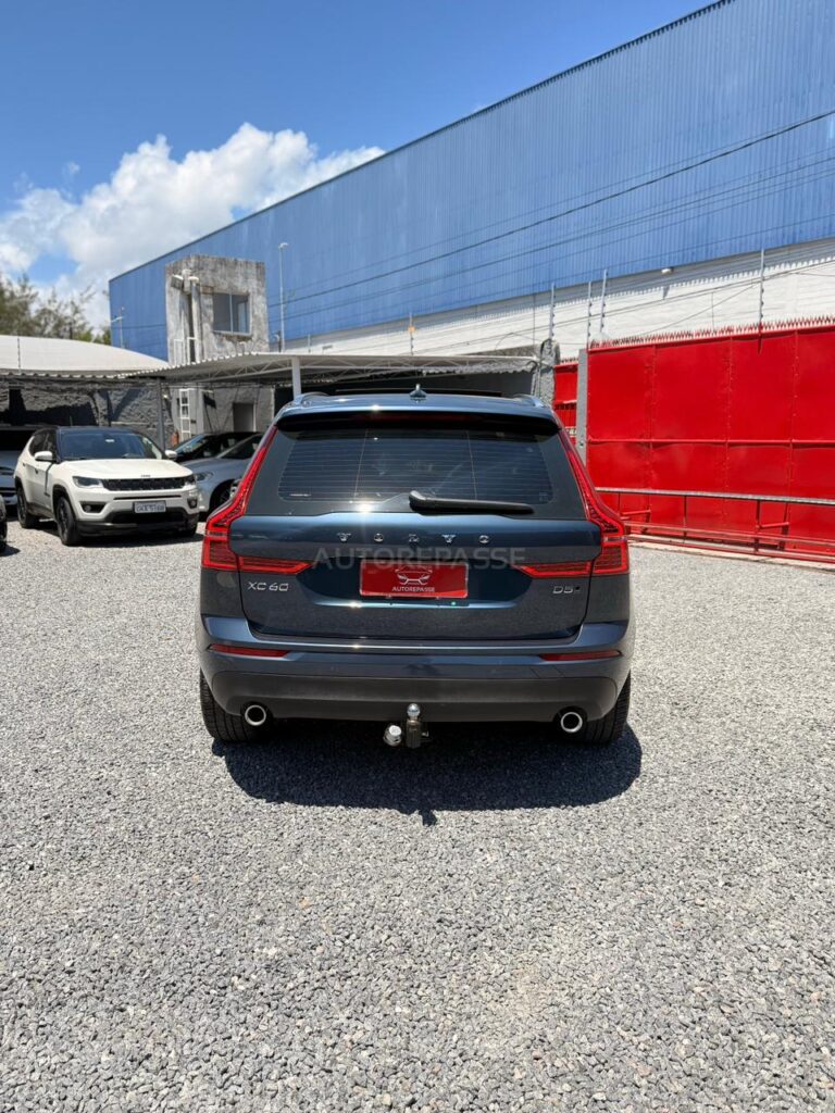 VOLVO XC60 D5 MOMENTUM 2.0 AWD 2020/2021