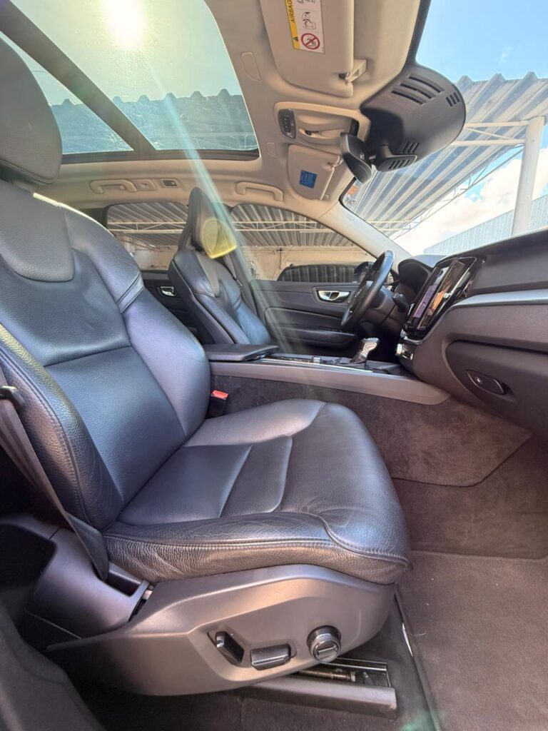 VOLVO XC60 D5 MOMENTUM 2.0 AWD 2020/2021