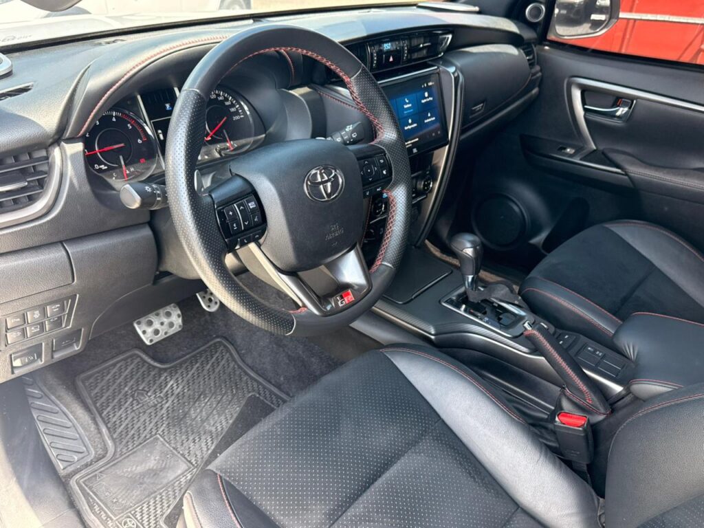 TOYOTA HILUX SW4 2.8 GR-S 4X4 2023/2024