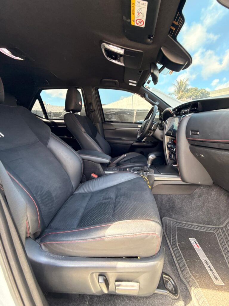 TOYOTA HILUX SW4 2.8 GR-S 4X4 2023/2024