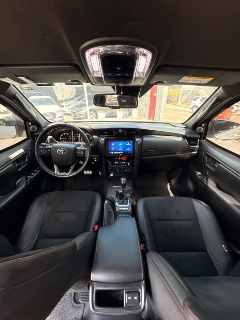 TOYOTA HILUX SW4 2.8 GR-S 4X4 2023/2024