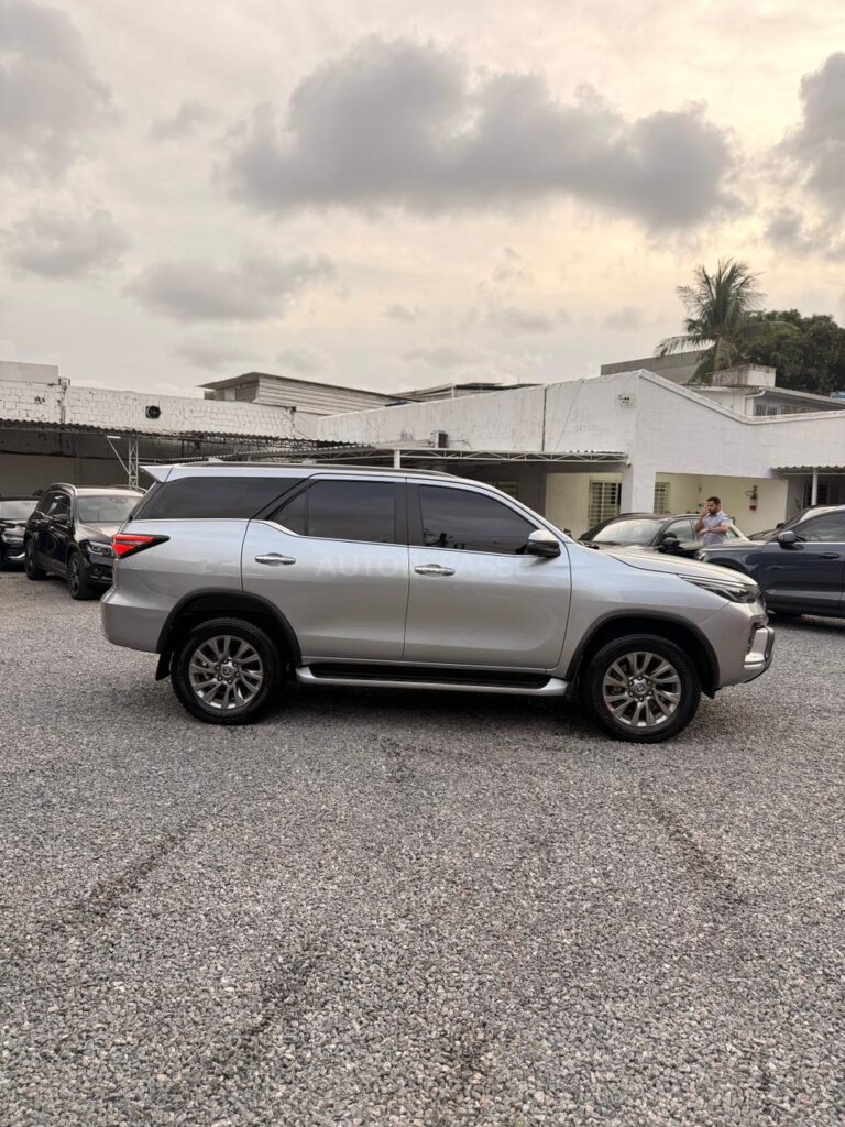 TOYOTA HILUX SW4 SRX 7L 2023/2024