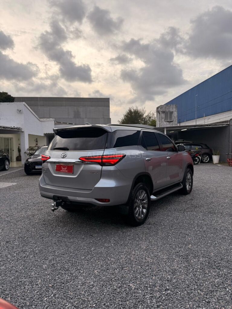 TOYOTA HILUX SW4 SRX 7L 2023/2024