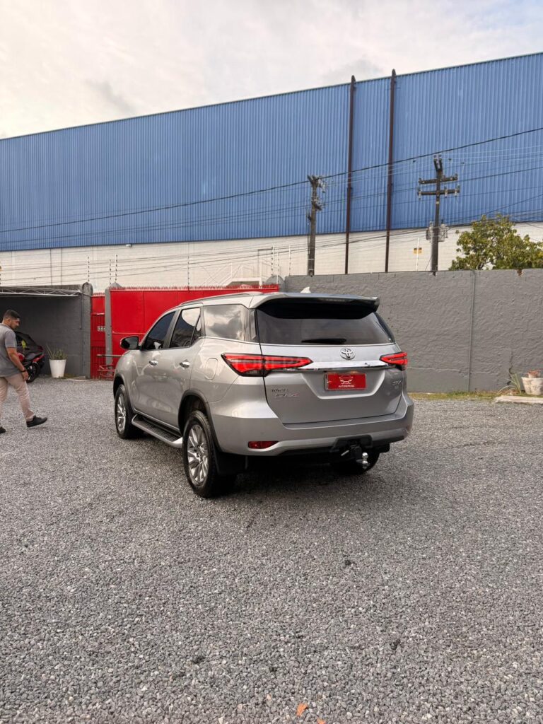 TOYOTA HILUX SW4 SRX 7L 2023/2024