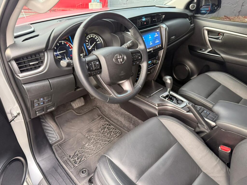 TOYOTA HILUX SW4 SRX 7L 2023/2024