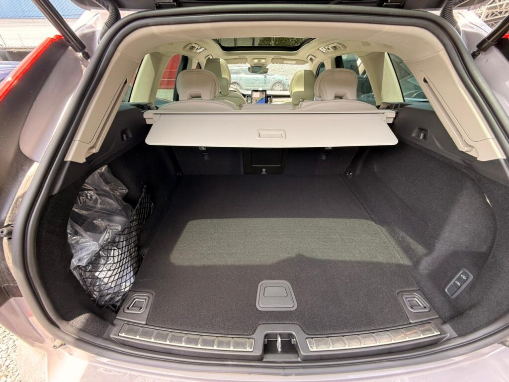 VOLVO XC60 T8 ULTRA DARK 2025/2026