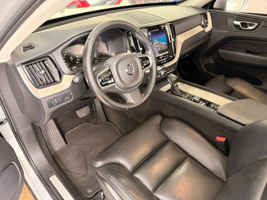 VOLVO XC60 T5 INSCRIPTION