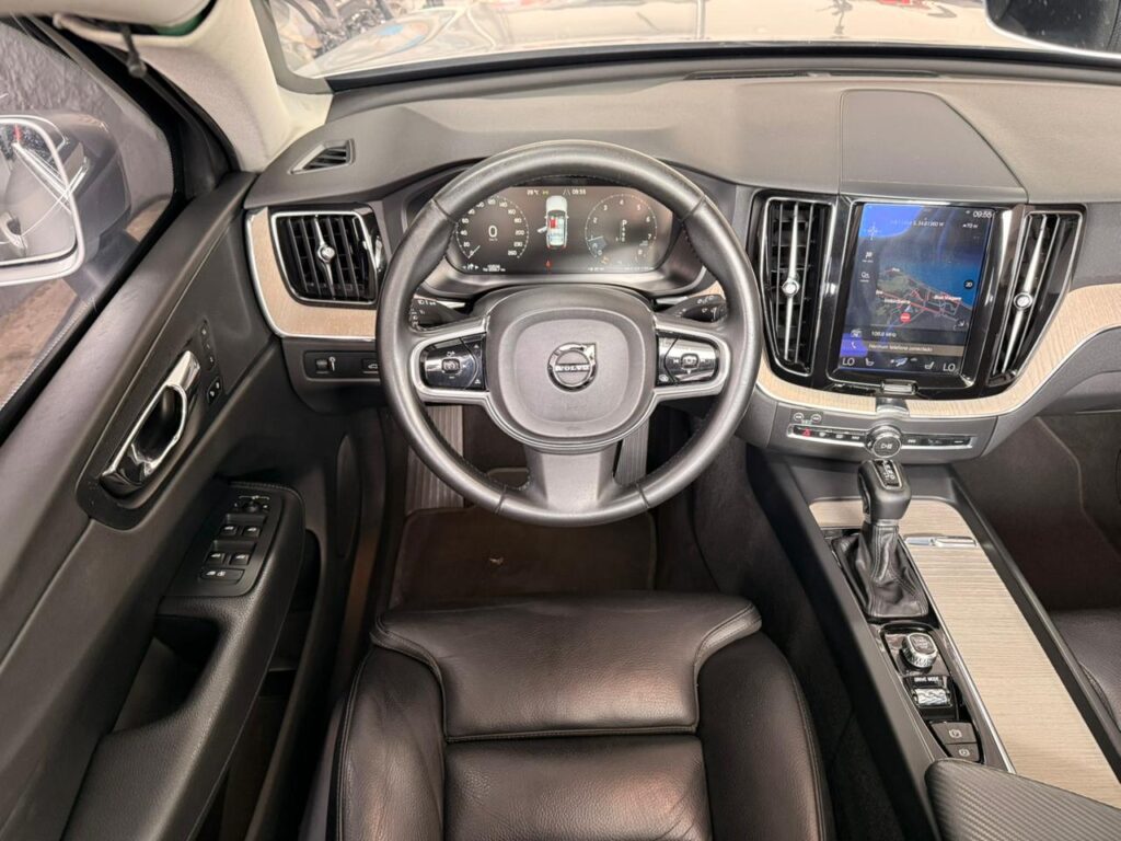 VOLVO XC60 T5 INSCRIPTION