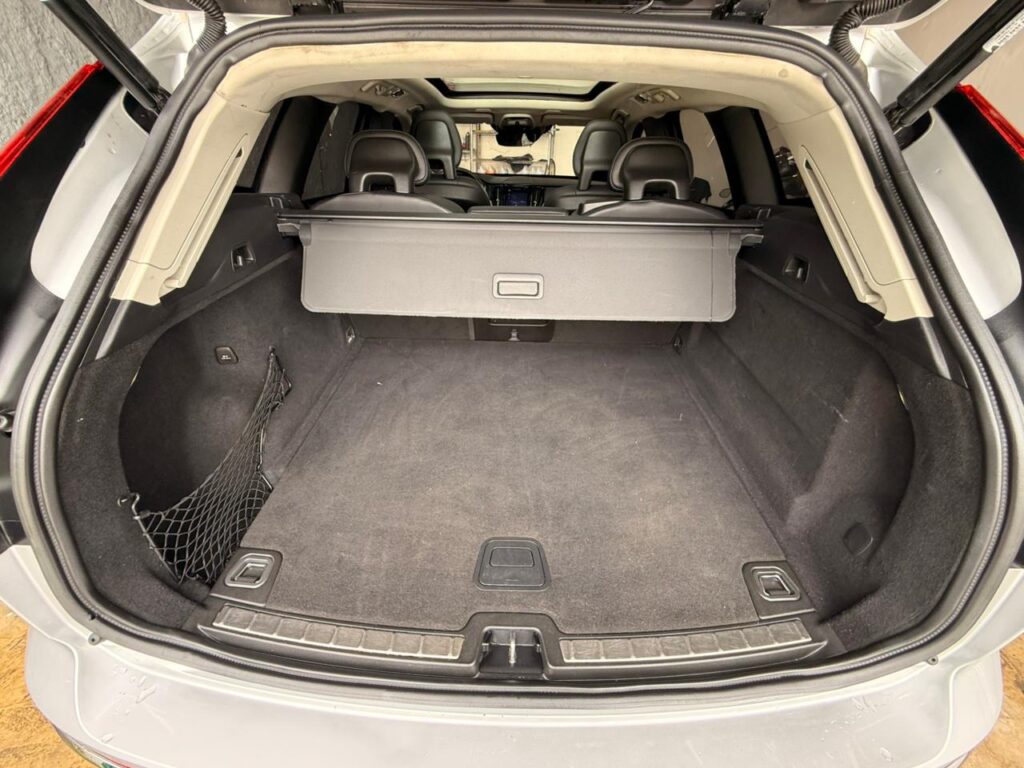 VOLVO XC60 T5 INSCRIPTION