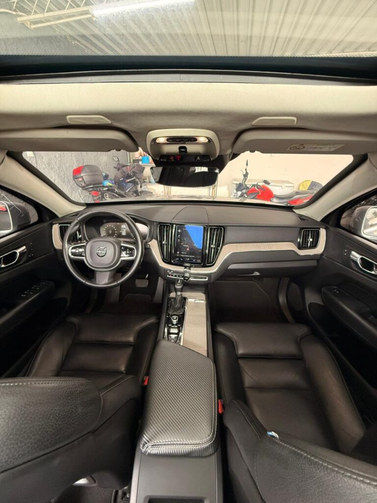 VOLVO XC60 T5 INSCRIPTION