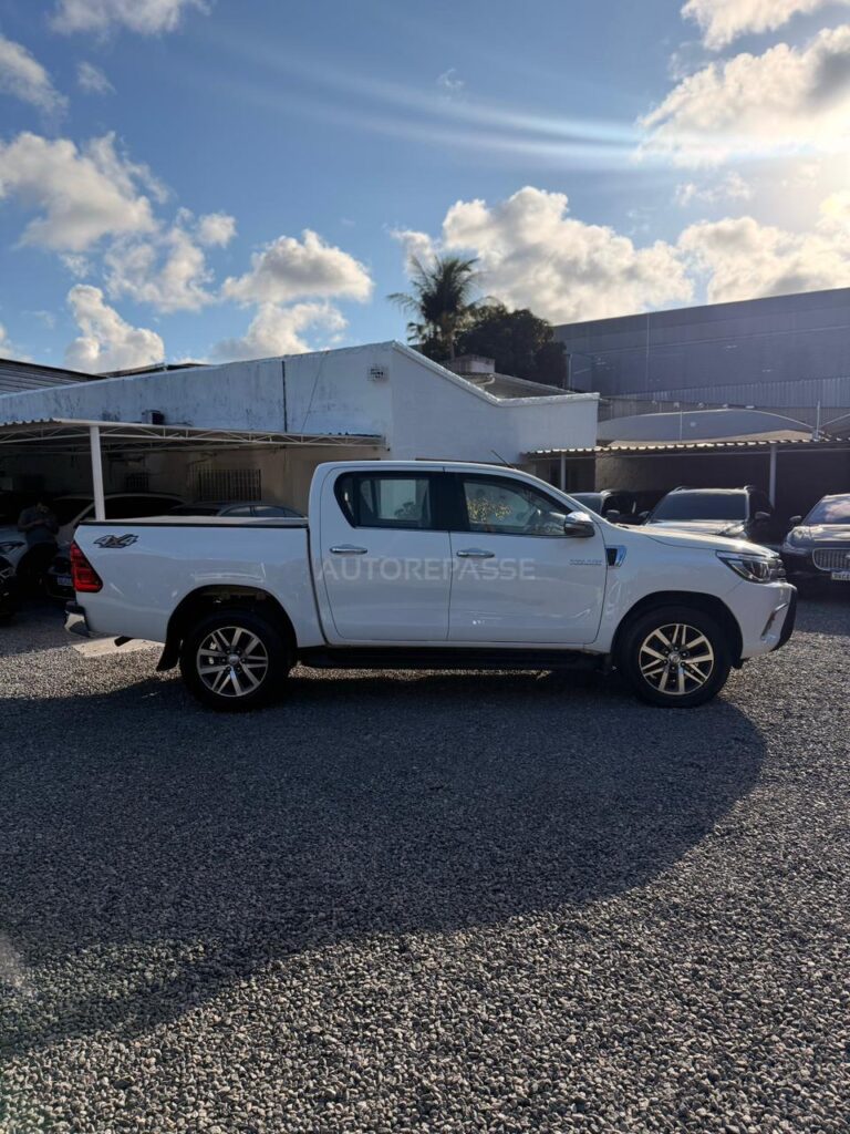 TOYOTA HILUX SRX 2.8 TDI 4X4 AT 2016/2016