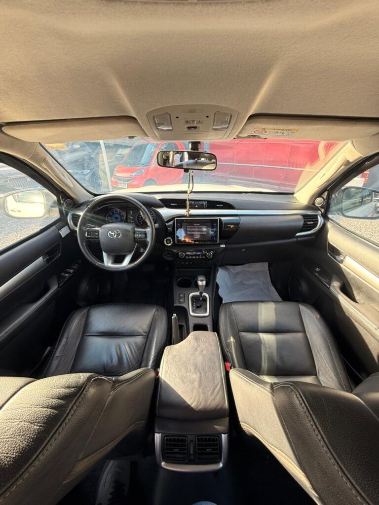 TOYOTA HILUX SRX 2.8 TDI 4X4 AT 2016/2016