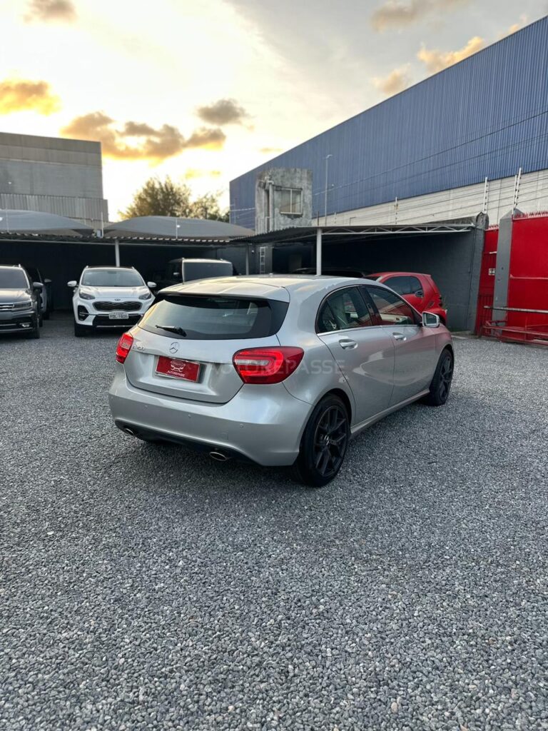 MERCEDES BENZ A200 URBAN 1.6 2014/2014