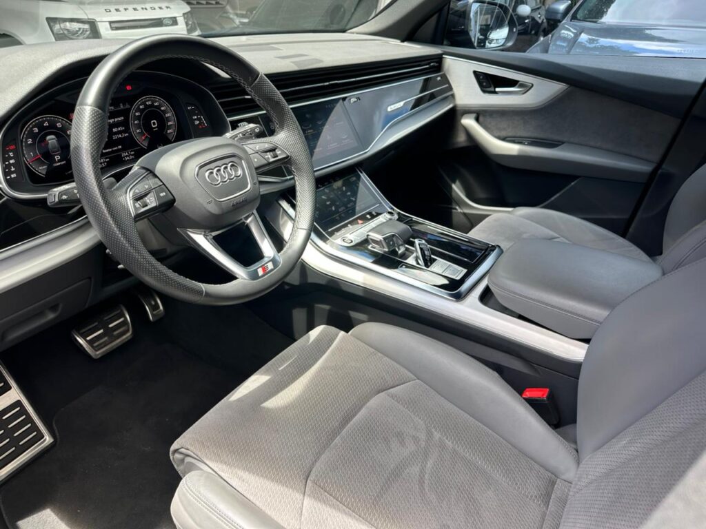 AUDI Q8 PERFORMANCE BLACK QUATTRO TIPTRONIC