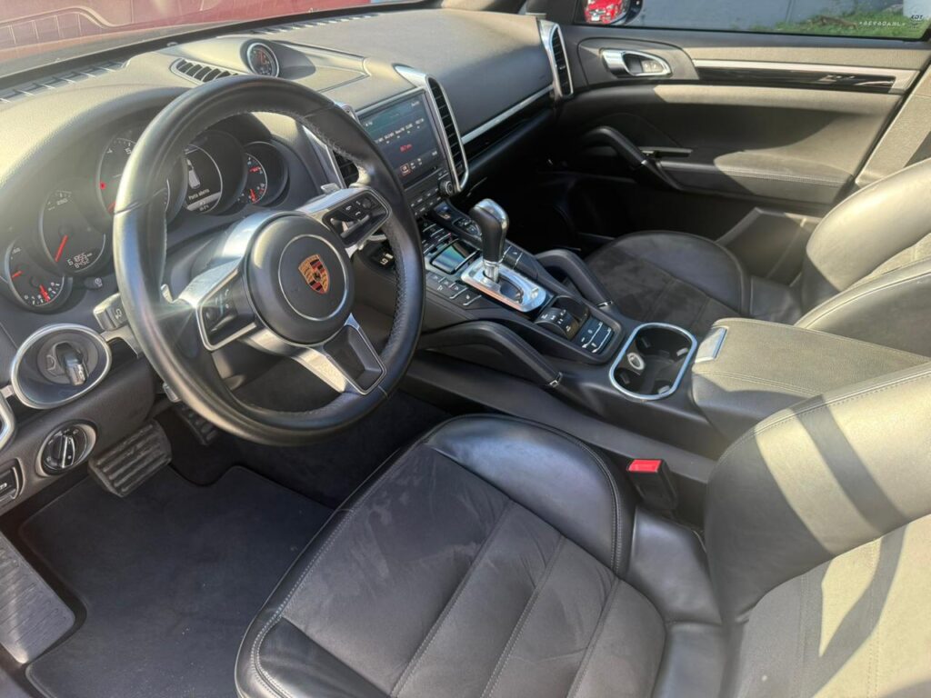 PORSCHE CAYENNE PLATINUM EDITION 2017/2018
