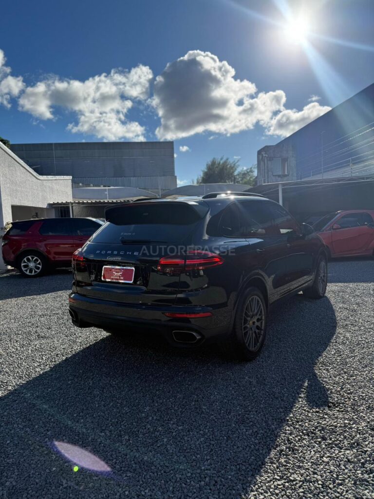 PORSCHE CAYENNE PLATINUM EDITION 2017/2018