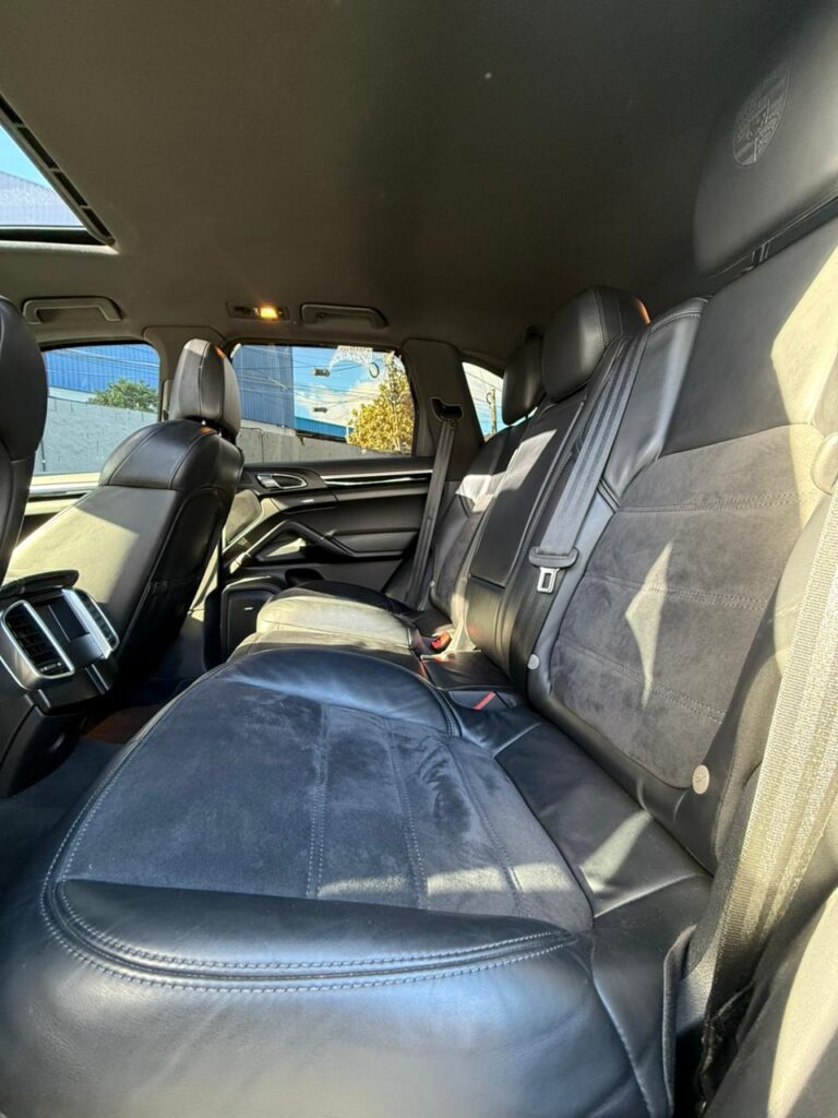 PORSCHE CAYENNE PLATINUM EDITION 2017/2018