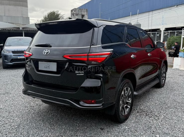 Toyota Hilux SW4