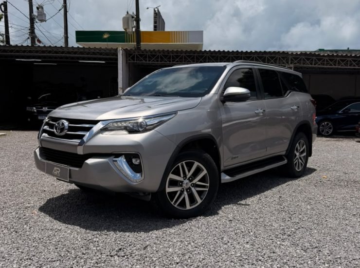 Toyota Hilux SW4 SRX 4x4 2.8 TDI 16V Dies. Aut. 2018