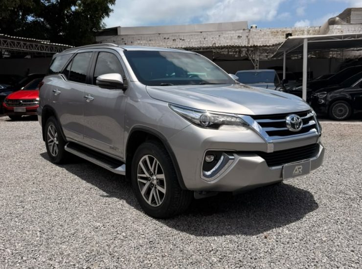 Toyota Hilux SW4 SRX 4x4 2.8 TDI 16V Dies. Aut. 2018