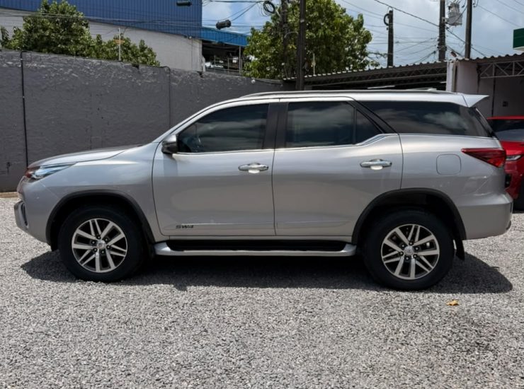 Toyota Hilux SW4 SRX 4x4 2.8 TDI 16V Dies. Aut. 2018
