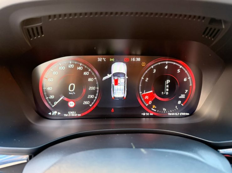Volvo XC 60 T-5 MOMENTUM 2.0 254cv AWD 5p 2020