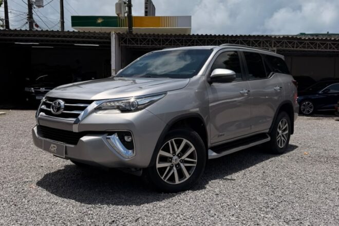 Toyota Hilux SW4 SRX 4x4 2.8 TDI 16V Dies. Aut. 2018